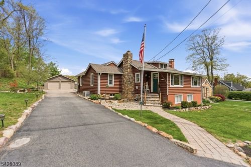 52 Cascade Way, Butler, NJ, 07405-1956 | Card Image