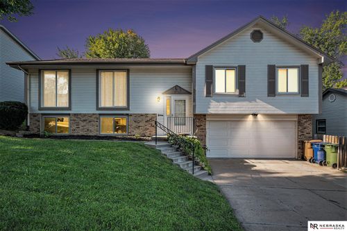 3712 Schuemann Dr, Bellevue, NE, 68123-2219 | Card Image