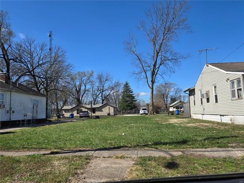 330 S Pence St, East Alton, IL, 62024-1146 | Card Image