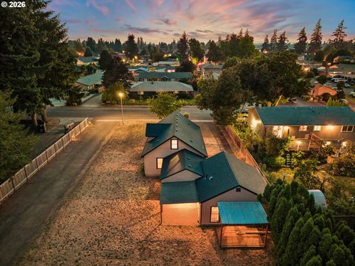 1520 N Maple St, Canby, OR, 97013-2329 | Card Image