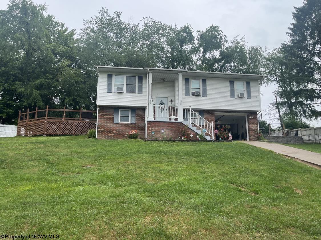 Hillside Dr, Buckhannon, WV 26201