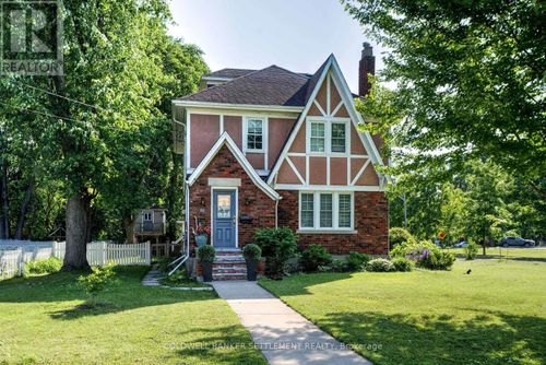 18 Victoria St, Perth, ON, K7H2H6 | Card Image