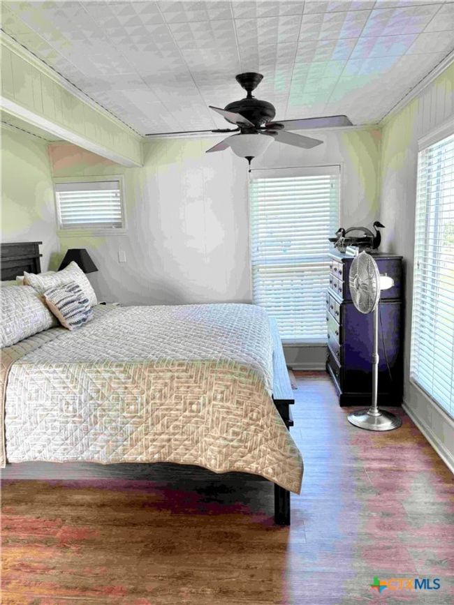 604 W Maple St, House other with 5 bedrooms, 3 bathrooms and null parking in Port O Connor TX | Image 25