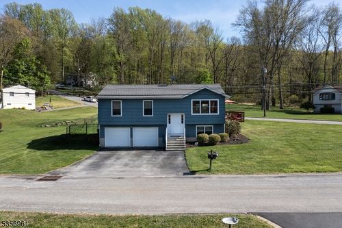 100 Forest Rd, Green Twp, NJ, 07821-2233 | Card Image