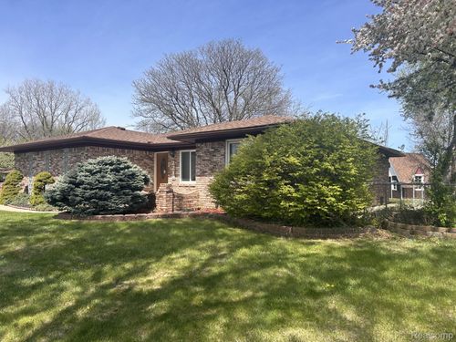 2219 Belmont Dr, Sterling Heights, MI, 48310-2302 | Card Image