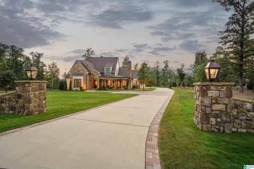 2 Pinehurst Grn, Shoal Creek, AL, 35242-5931 | Card Image