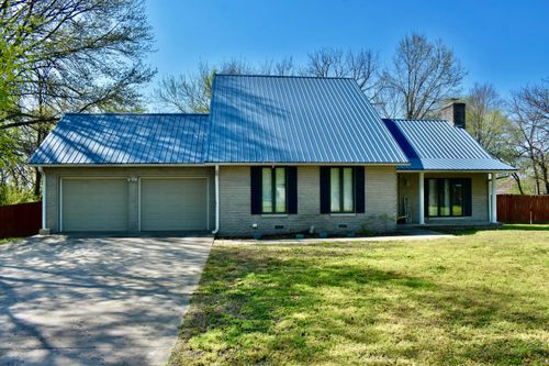 826 E Division St, Bolivar, MO, 65613-1222 | Card Image