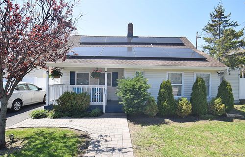 130 Winganhauppauge Rd, Islip, NY, 11751-2614 | Card Image