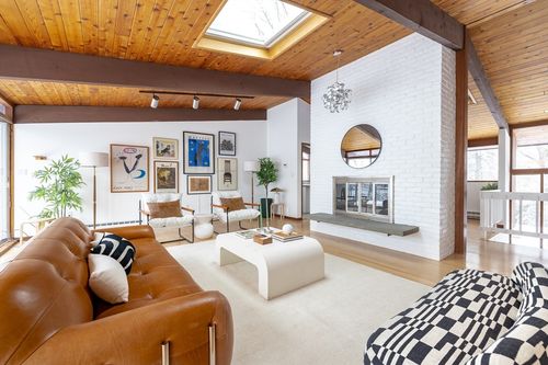 134 Rangeley Rd, Chestnut Hill, MA, 02467-3144 | Card Image