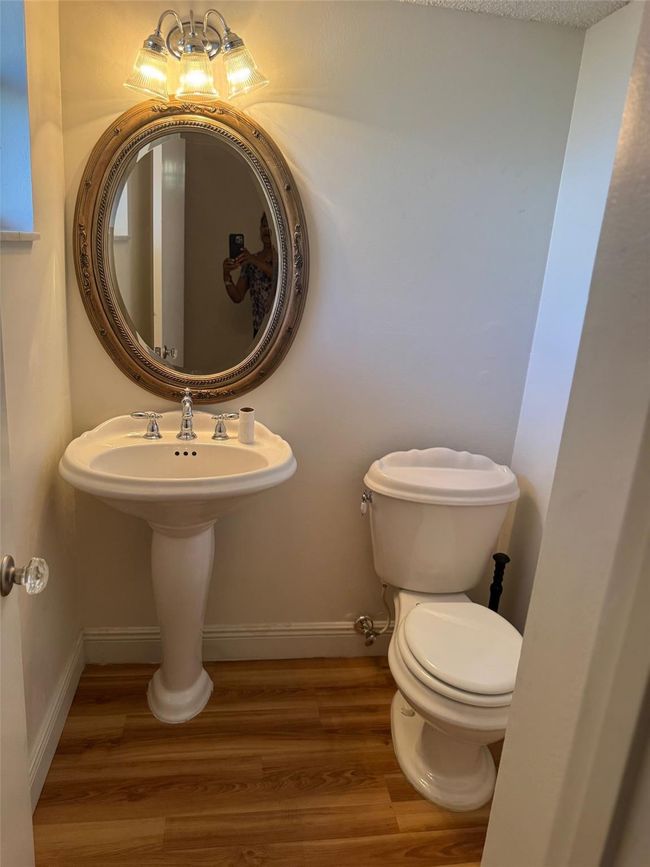 1/2 bath | Image 9