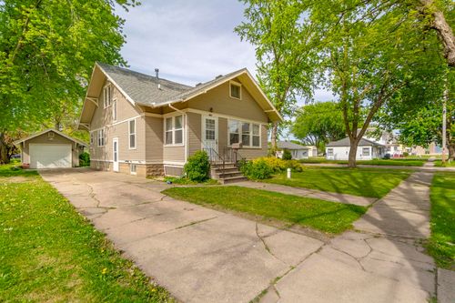 100 W 4th St, Sumner, IA, 50674-1161 | Card Image