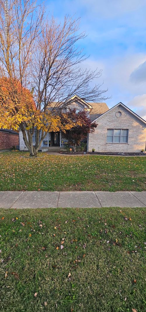 5021 Hunters Point Cir, Louisville, KY, 40216-1481 | Card Image