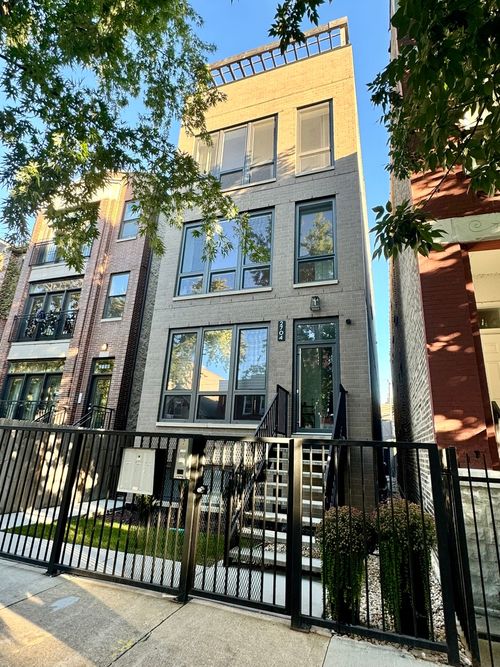 2-2704 Thomas St, Chicago, IL, 60622-3445 | Card Image