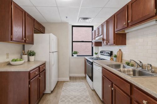 1015 Elm St, Manchester, NH, 03101-1827 | Card Image