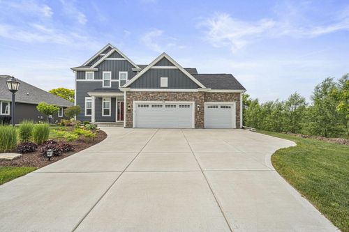 7949 W Oakwood Way, Franklin, WI, 53132 | Card Image