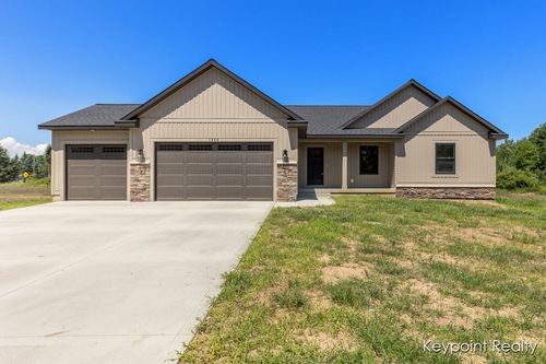 1233 Secluded Pines Dr Ne, Sparta, MI, 49345-9313 | Card Image