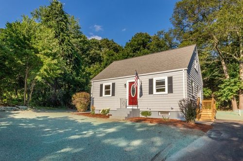 4 Highland Cir, Foxborough, MA, 02035-1561 | Card Image