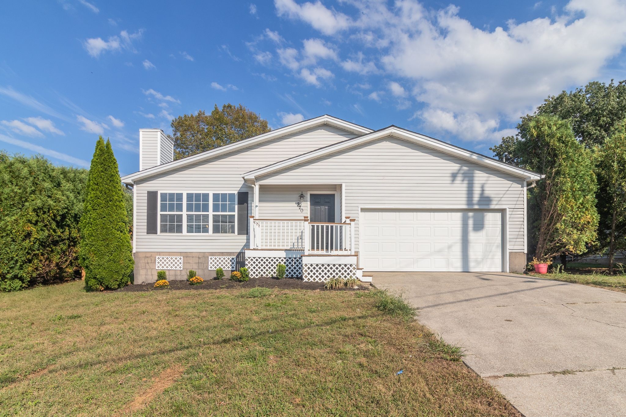 Lake Forest Dr, LA Vergne, TN 37086