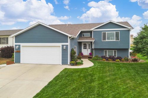 3220 New England St, Rapid City, SD, 57703-4727 | Card Image