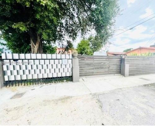 2215 Nw 33rd St, Miami, FL, 33142-5471 | Card Image
