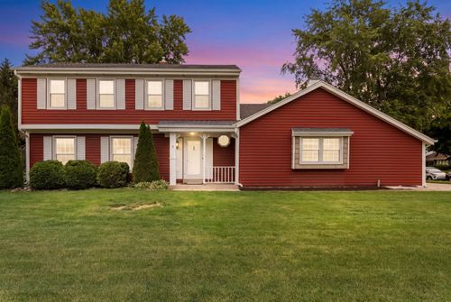 4590 S Regal Dr, New Berlin, WI, 53151-6736 | Card Image