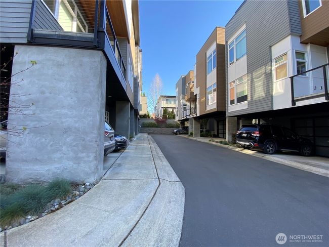 213 4 Th Ct S, Condo with 5 bedrooms, 1 bathrooms and null parking in Kirkland WA | Image 5