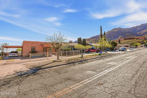 2528 Mckinley Ave, El Paso, TX, 79930-2315 | Card Image