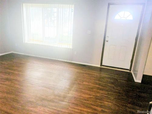 15100 W 9 Mile Road, Oak Park, MI, 48237 | Card Image