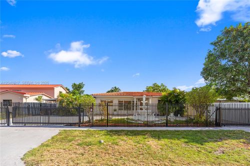 491 W 35th Pl, Hialeah, FL, 33012-5132 | Card Image