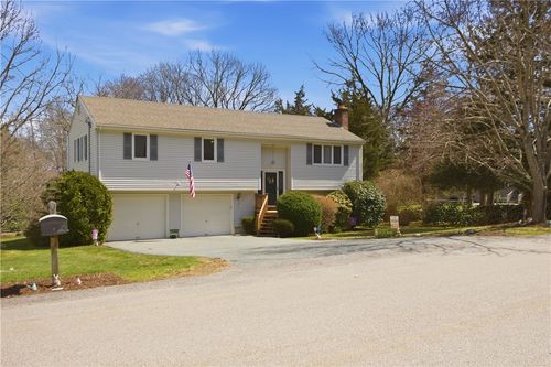 8 Birchwood Dr, Bristol, RI, 02809-4500 | Card Image