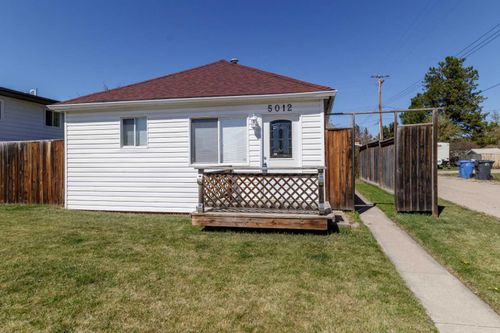 5012 51 Avenue, Eckville, AB, T0M0X0 | Card Image