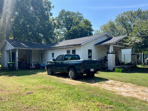 411 W 7th St, Ada, OK, 74820-3433 | Card Image