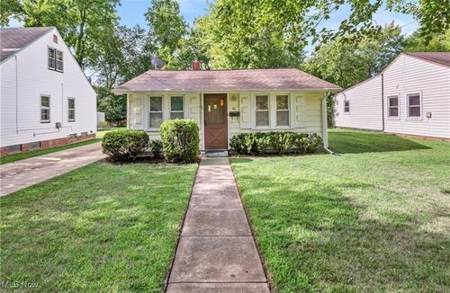 28 Ledgewood Dr, Bedford, OH, 44146-3246 | Card Image