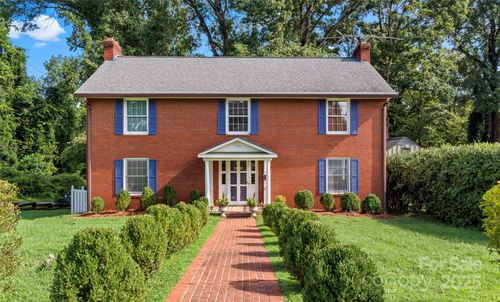 205 Hawthorne Rd, Elkin, NC, 28621-3018 | Card Image