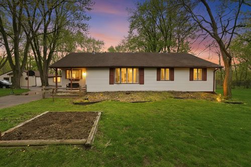15800 Chappel St, South Holland, IL, 60473-1940 | Card Image