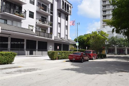 420-777 Sw 9th Ave, Miami, FL, 33130-3284 | Card Image