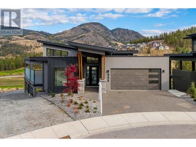 855 Lochness St, House other with 5 bedrooms, 4 bathrooms and 4 parking in Kelowna BC | Image 1