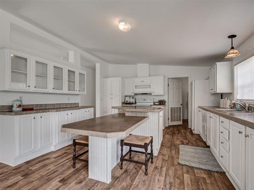 206 N Pine St, Crescent, OK, 73028-8804 | Card Image