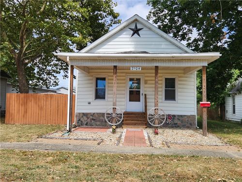 2104 Moultrie Ave, Mattoon, IL, 61938-2720 | Card Image