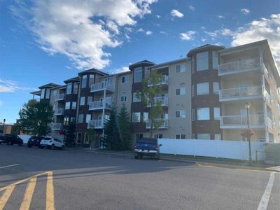 210 - 10212 101 St, Condo with 2 bedrooms, 2 bathrooms and 1 parking in Lac La Biche AB | Image 2