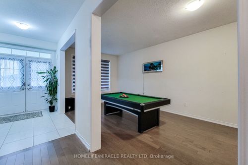 upper-11 Seanesy Dr, Welland, ON, L3B0G1 | Card Image