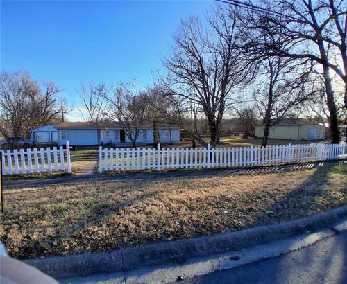 1103 Chestnut St, Osawatomie, KS, 66064-1516 | Card Image