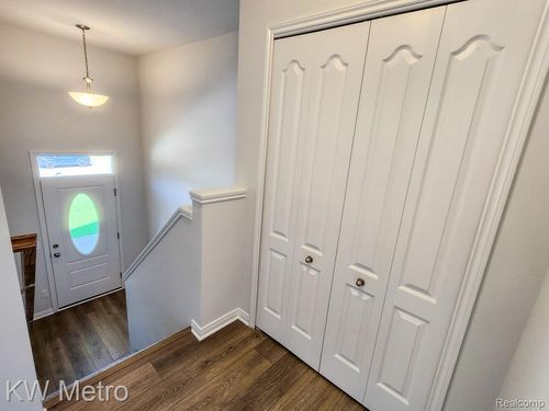 11-205 (Immediate Occupancy) Whispering Pines Dr, Fenton, MI, 48430-5303 | Card Image
