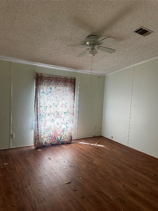 203 River Oaks Dr, House other with 3 bedrooms, 2 bathrooms and 7 parking in Cedar Creek TX | Image 9