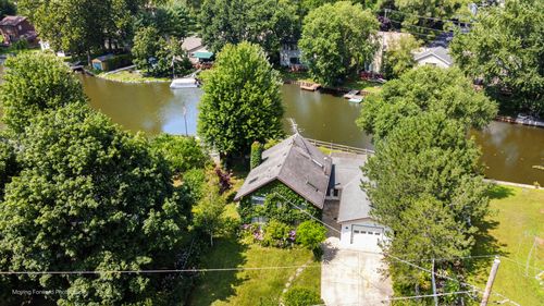 224 Channel Dr, Island Lake, IL, 60042-9727 | Card Image