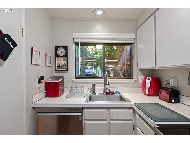 151 Treehill Loop, Condo with 2 bedrooms, 2 bathrooms and null parking in Eugene OR | Image 21