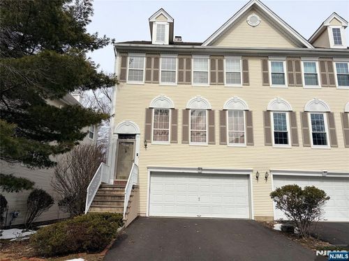 123 Bobolink Ct, Wayne, NJ, 07470-8451 | Card Image