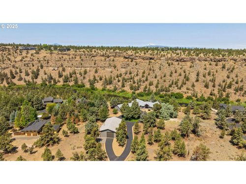 8090 Nw Grubstake Way, Redmond, OR, 97756-8096 | Card Image