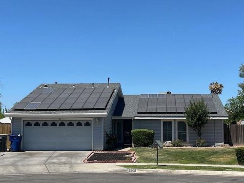 2208 S Garden Ave, Fresno, CA, 93725-1211 | Card Image