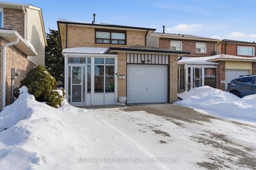 15 Beulah St, Etobicoke, ON, M9V4S9 | Card Image